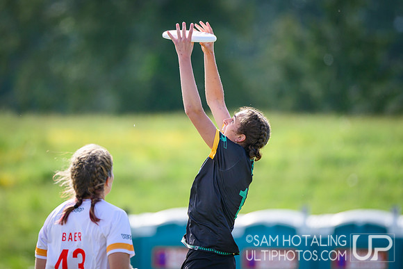 Stanford Superfly vs Vermont Ruckus in pool play at USAU D-I College Championships