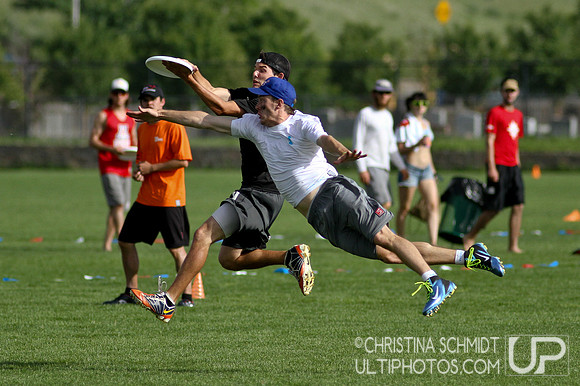 2012 USAU D-I College Championships Saturday Action