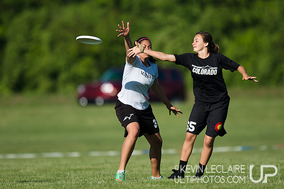 2014 USAU D-I College Champs Saturday Round 1 Action