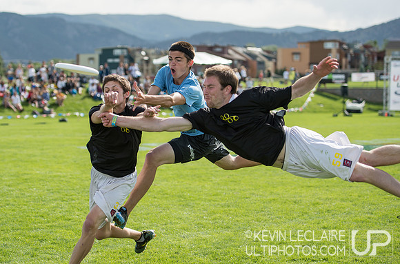 2012 USAU D-I College Championships Sunday Action