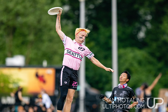 Buzz Bullets vs Seattle Sockeye in pool play at World Ultimate Club Championships