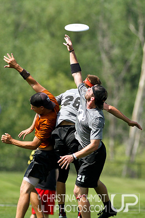 2012 USAU D-I College Championships Saturday Round 4 Action
