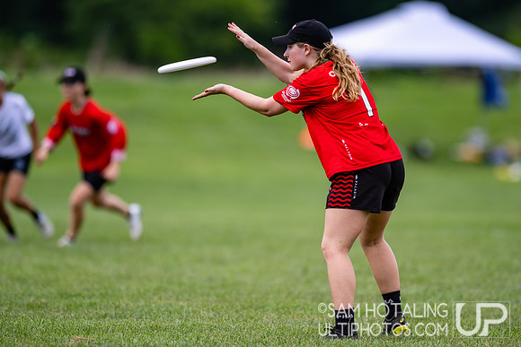 Alligators Masi vs Wollongong Krank in pool play at World Ultimate Club Championships