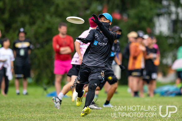 Buzz Bullets vs Seattle Sockeye in pool play at World Ultimate Club Championships