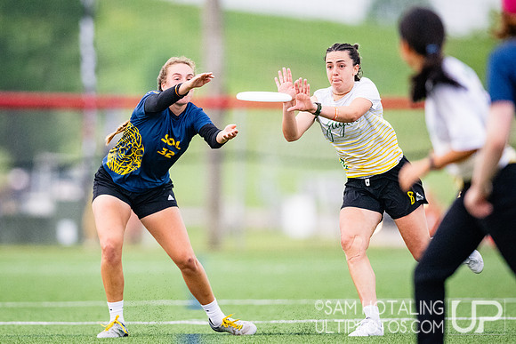 Women’s pool play at USAU DI College Championships