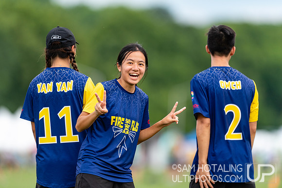 Fireflies vs Reading Ultimate in pool play at World Ultimate Club Championships
