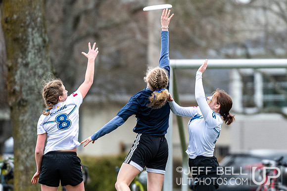 The ninth annual Douglas Bowl featuring UVIC and UBC Women’s and Open Ultimate teams.