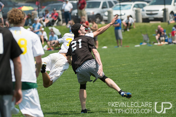 2012 USAU D-I College Championships Saturday Action