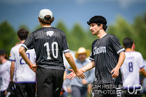 Bowdoin Clown vs Carleton College CHOP in quarterfinals at USAU D-III College Championships