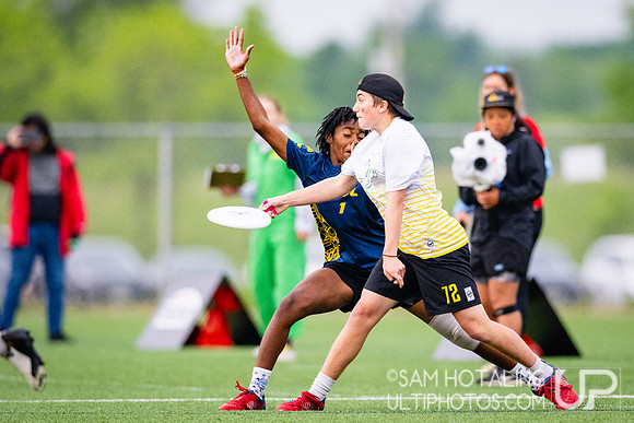 Women’s pool play at USAU DI College Championships