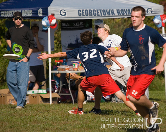 Sunday Round 1 Action -- 2011 Hucks off the Hilltop
