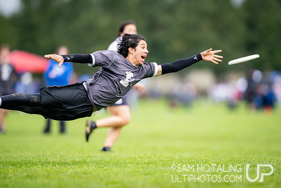 Bracket play on Sunday at DiscNW Spring Reign