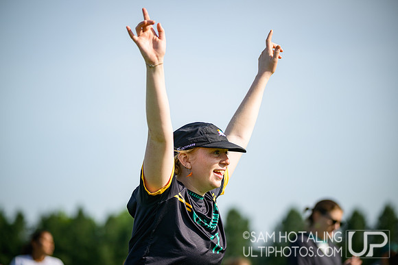Stanford Superfly vs Vermont Ruckus in pool play at USAU D-I College Championships