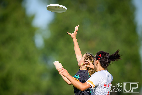 Stanford Superfly vs Vermont Ruckus in pool play at USAU D-I College Championships