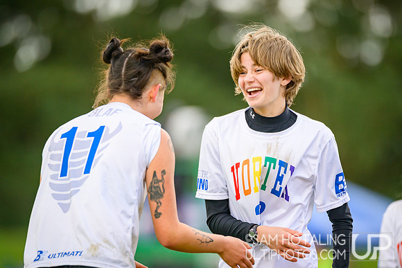 St. Olaf Vortex vs Wesleyan Vicious Circles in quarterfinals at USAU D-III College Championships