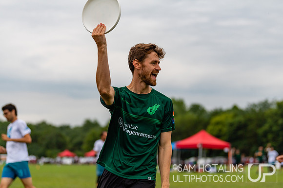 Gentle vs Guayota in pool play at World Ultimate Club Championships