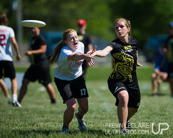 2014 USAU D-I College Champs Friday Round 4 Action