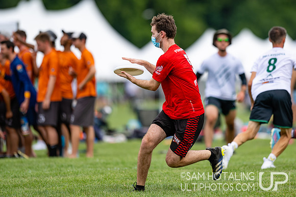 Alligators Masi vs Wollongong Krank in pool play at World Ultimate Club Championships