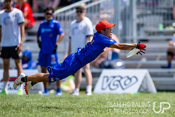 Buzz Bullets vs PoNY in quarterfinals at World Ultimate Club Championships