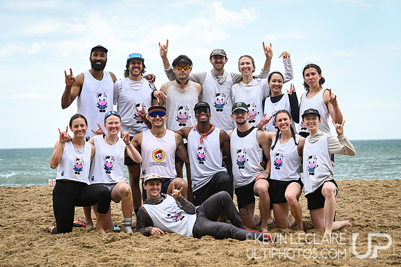 Beach Bulls Team Photo - 2026 USA Ultimate Beach Championships