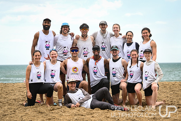 Beach Bulls Team Photo - 2026 USA Ultimate Beach Championships