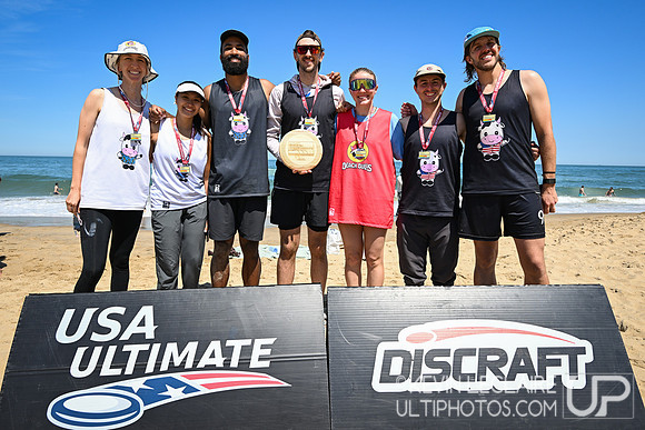 Beach Bulls Mixed 2nd Place Team Photo - 2026 USA Ultimate Beach