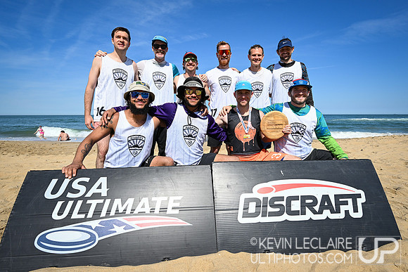 Magpies Men's Masters Spirit Award Team Photo - 2026 USA Ultimat