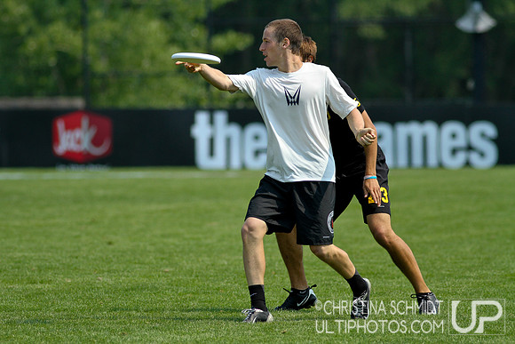 2012 USAU D-I College Championships Saturday Round 2 Action