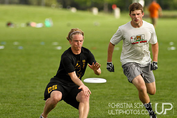 2012 USAU D-I College Championships Saturday Pre-Qtrs Action