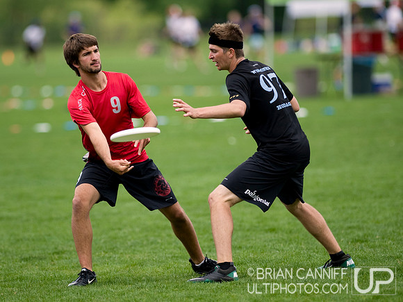 Saturday 2:30pm round -- 2011 USAU College Championships