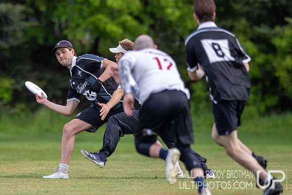 Day 1 at the 2026 USAU D-III College Championships