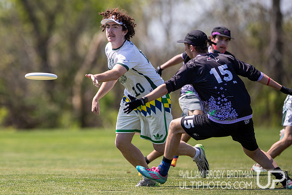 Day 1 at the 2026 USAU D-III College Championships