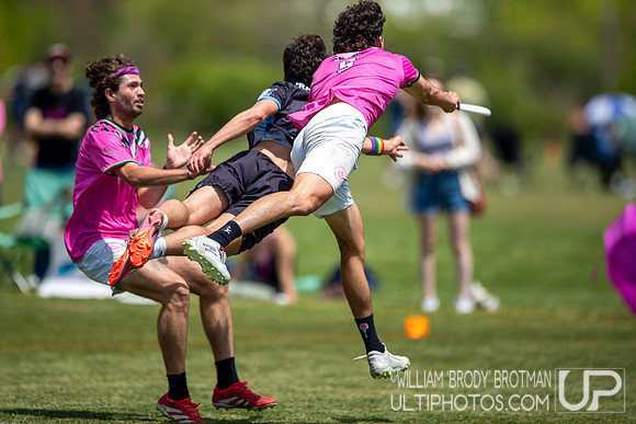 Day 1 at the 2026 USAU D-III College Championships