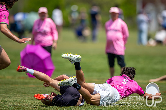 Day 1 at the 2026 USAU D-III College Championships