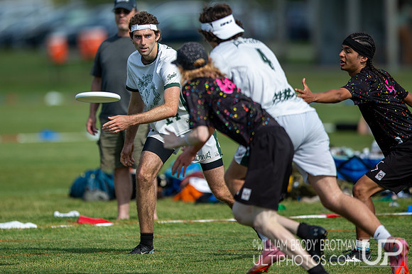 Day 1 at the 2026 USAU D-III College Championships