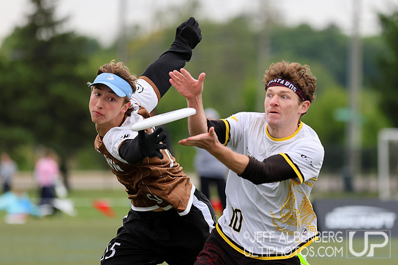 Day 1 at the 2026 USAU D-I College Championships