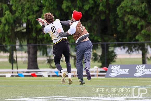 Day 1 at the 2026 USAU D-I College Championships