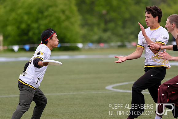 Day 1 at the 2026 USAU D-I College Championships