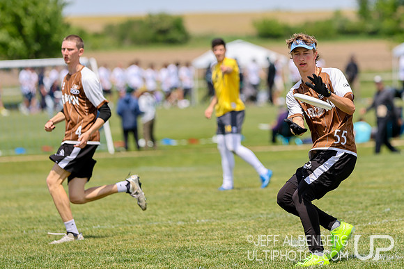 Day 1 at the 2026 USAU D-I College Championships