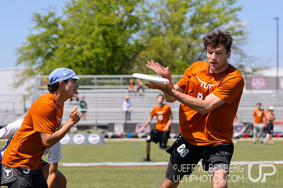 Day 2 at the 2026 USAU D-I College Championships
