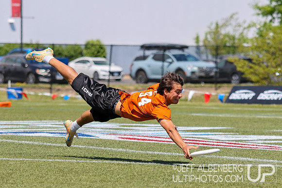 Day 2 at the 2026 USAU D-I College Championships