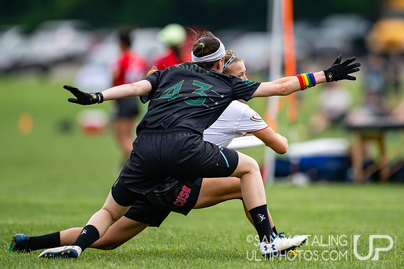 CUSB Shout vs Stella in pool play at World Ultimate Club Championships
