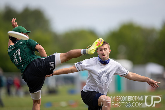 Day 1 at the 2026 USAU D-I College Championships