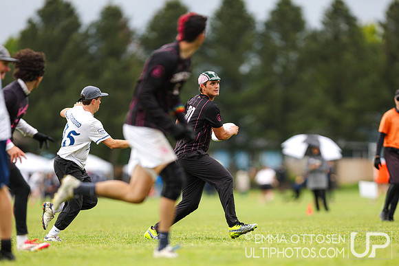 Saturday full coverage from USAU D-IIII College Championships, Pool Play Round 1: Claremont vs Richmond