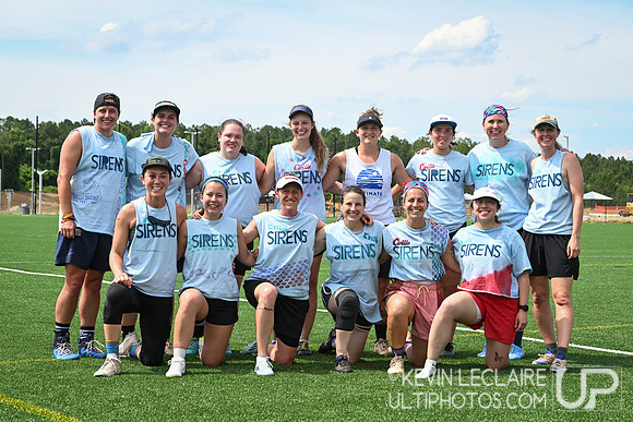 Sirens Team Photo - Scuffletown Throwdown 2026 Sunday