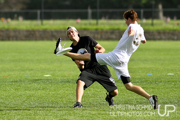 2012 USAU D-I College Championships Saturday Pre-Qtrs Action