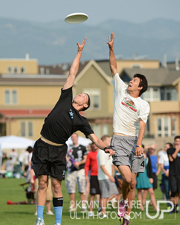 2012 USAU D-I College Championships Saturday Action