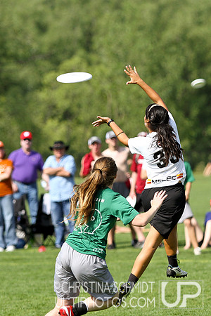 2012 USAU D-I College Championships Friday Round 1 Action