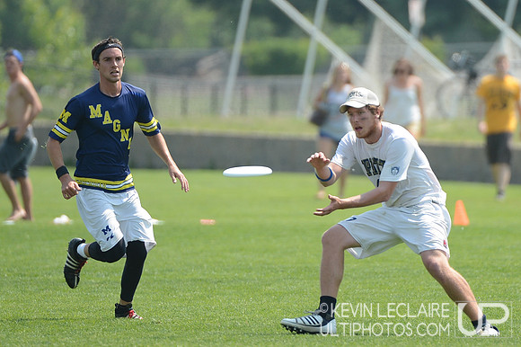 2012 USAU D-I College Championships Saturday Action