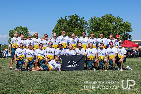 Endless Sunset Team Photo. 2026  USAU Masters Championships